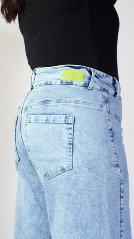 DISCOLA® Jean Celestia – Light Blue Wide-Leg Denim